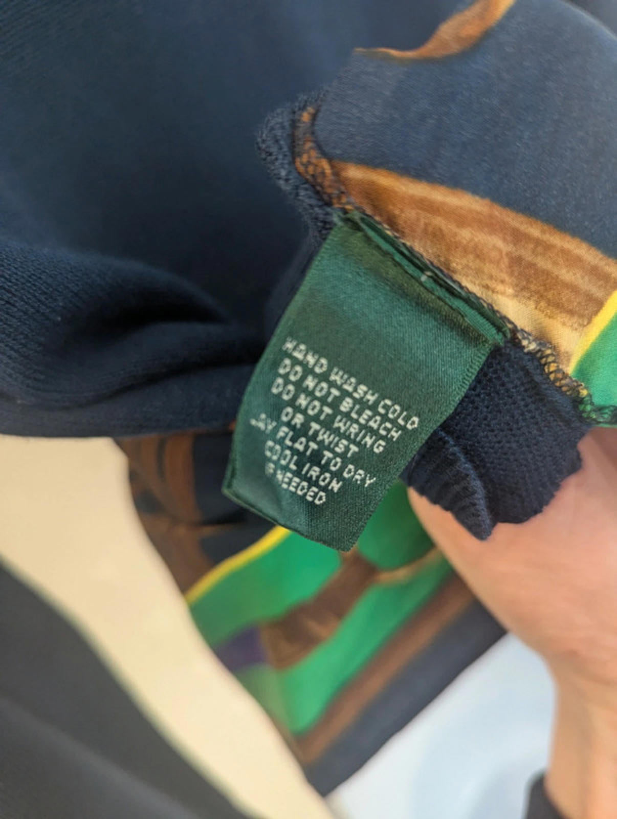 Ralph Lauren Vintage Lightweight V-Neck Knit – Size M