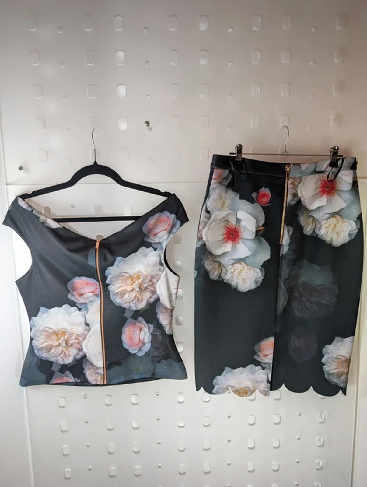 Ted Baker 2 Piece Set – Moody Floral Print, Rose Gold Zip – UK 10/12