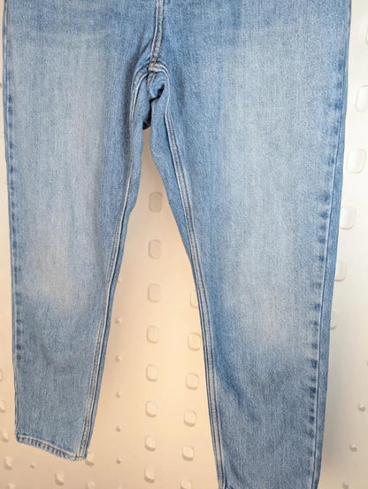 Topshop Mom Jeans W32 Light Wash High Waist Distressed Denim Cropped