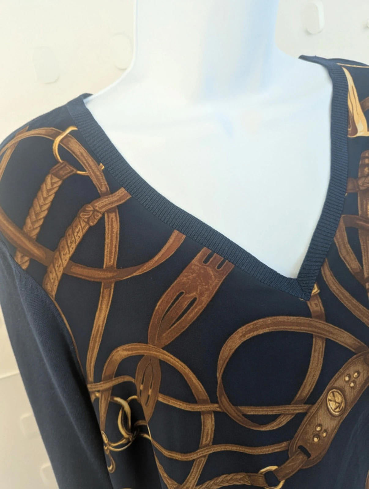 Ralph Lauren Vintage Lightweight V-Neck Knit – Size M