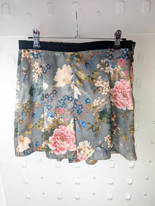 Zara oriental floral shorts UK 6–8 velvet waistband