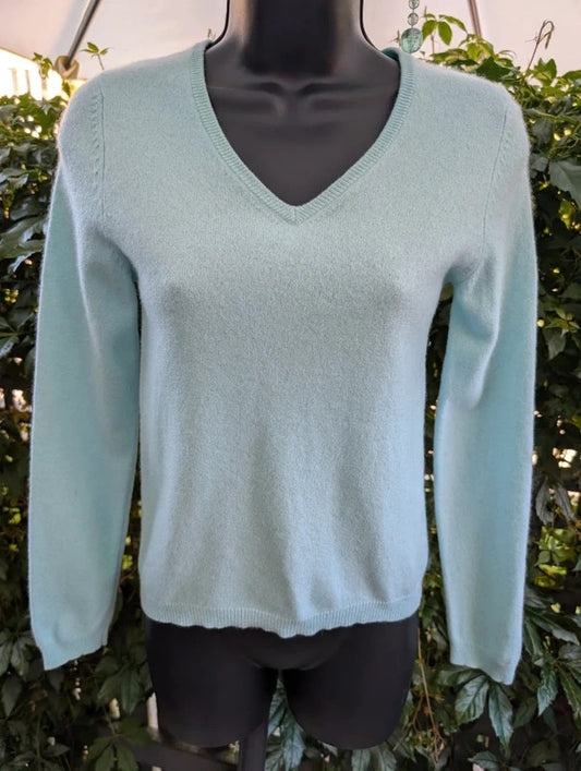Isle Pure Cashmere V Neck Jumper Mint Green UK8