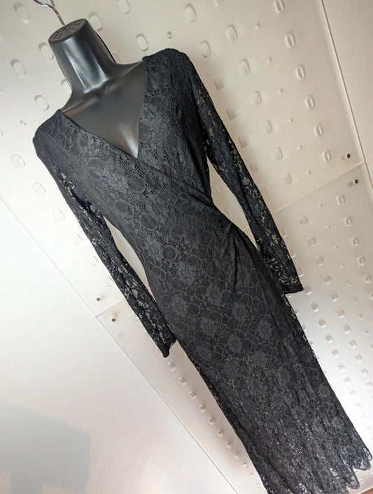 Lunatic Italia gothic lace dress – stretchy faux wrap
Size small