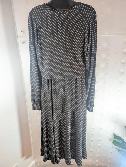 Nooki London ‘Charlie’ Dress – Size Large
RRP £95