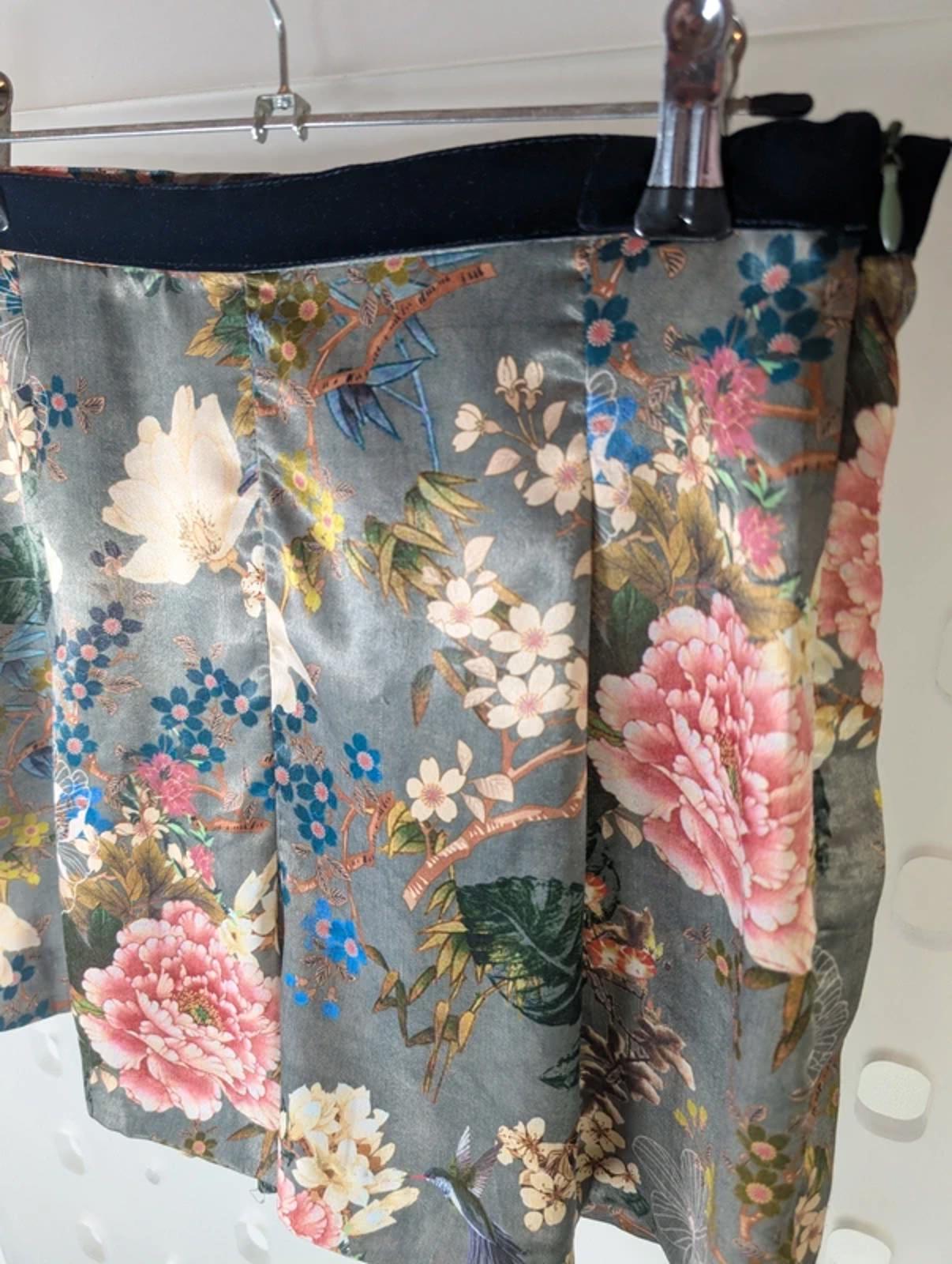 Zara oriental floral shorts UK 6–8 velvet waistband