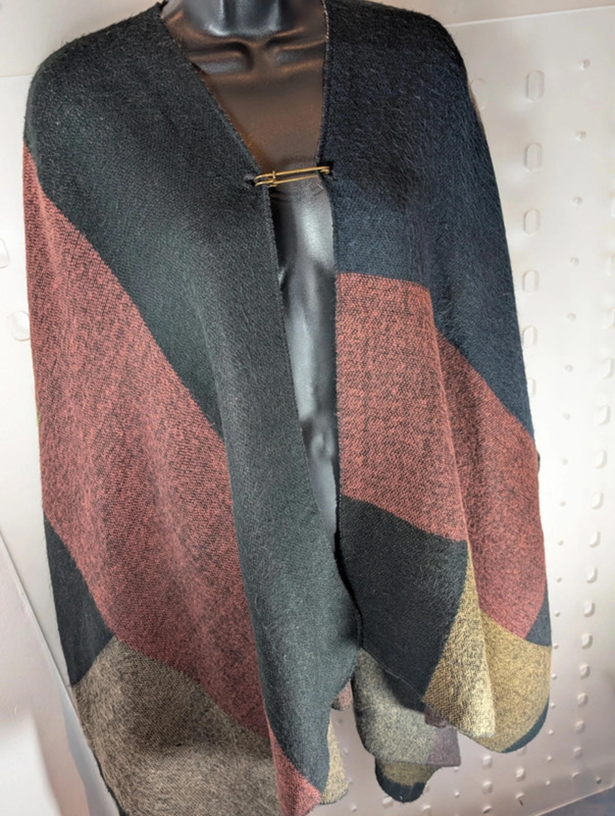 Max Studio colour-block knit cape / poncho – one size
