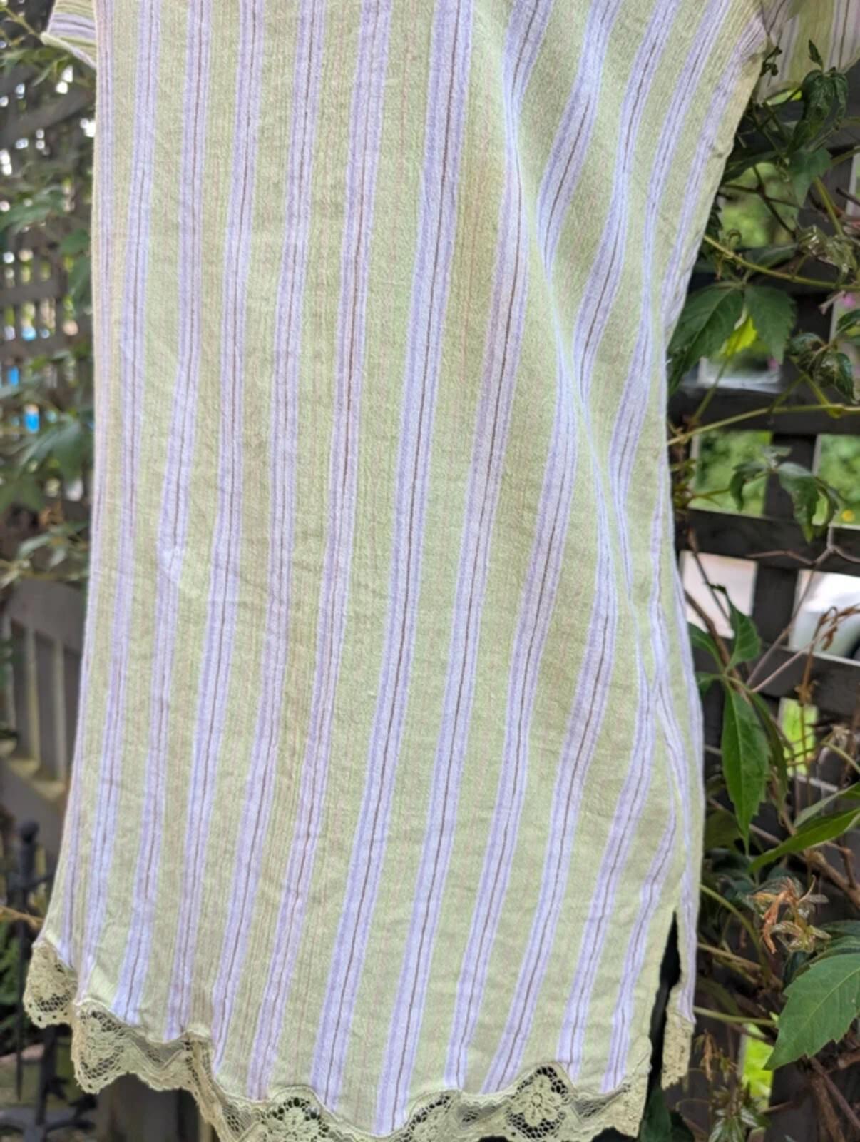 Blue Mist textured stripe cotton t shirt UK10 lace trim longline top