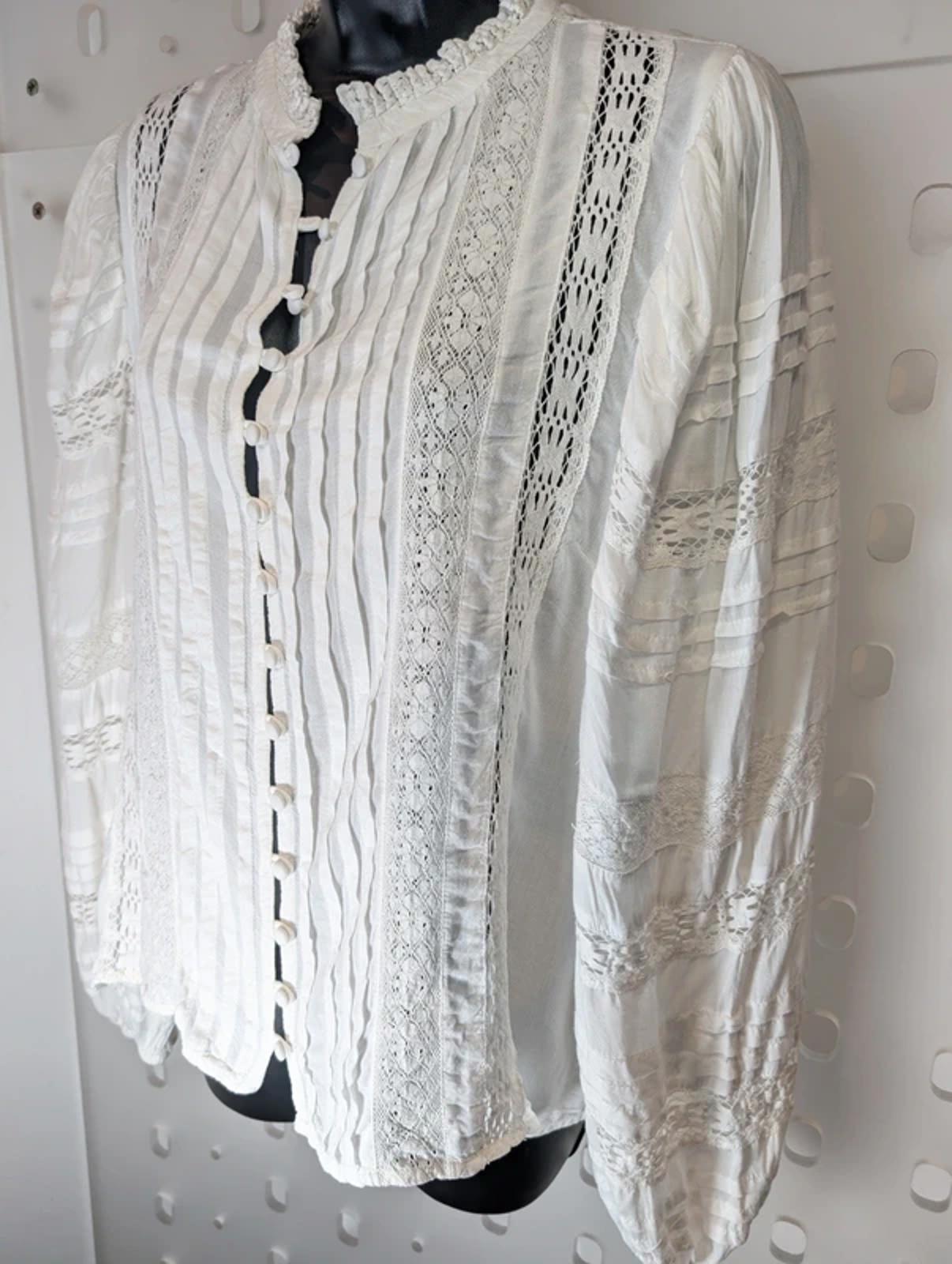 Ravn Ravn ‘Tatti’ White Boho Blouse Small Lace Detail