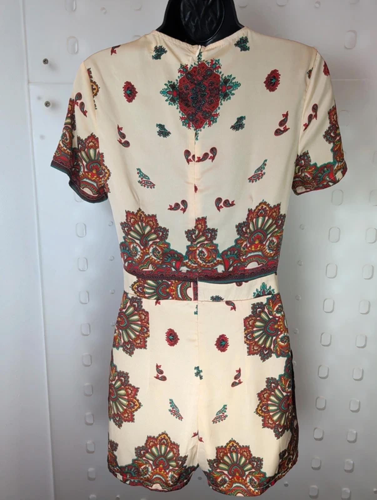 Diffuse Printed Playsuit UK 8 | Red & Green Print | Fitted Summer Jumpsuit