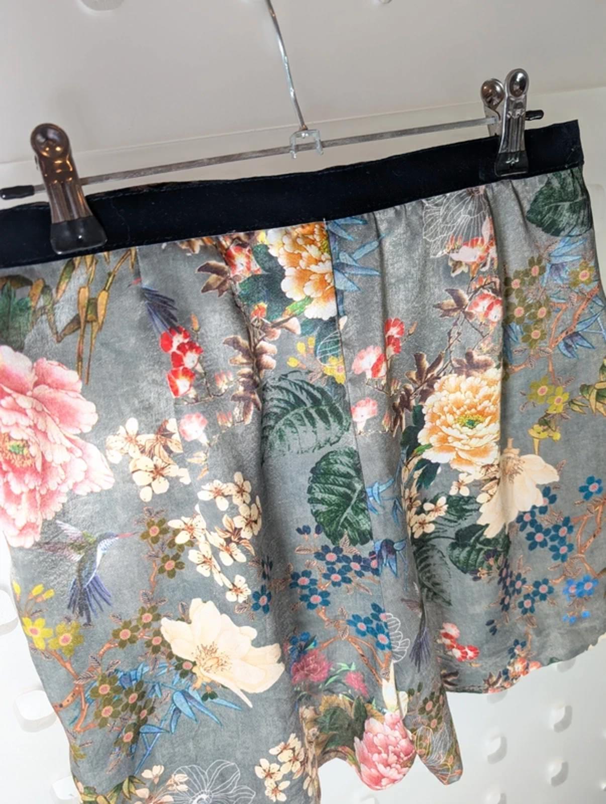 Zara oriental floral shorts UK 6–8 velvet waistband