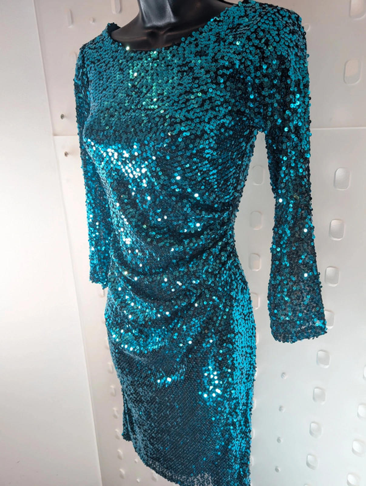 Stunning Turquoise Sequin Bodycon Dress – UK 6