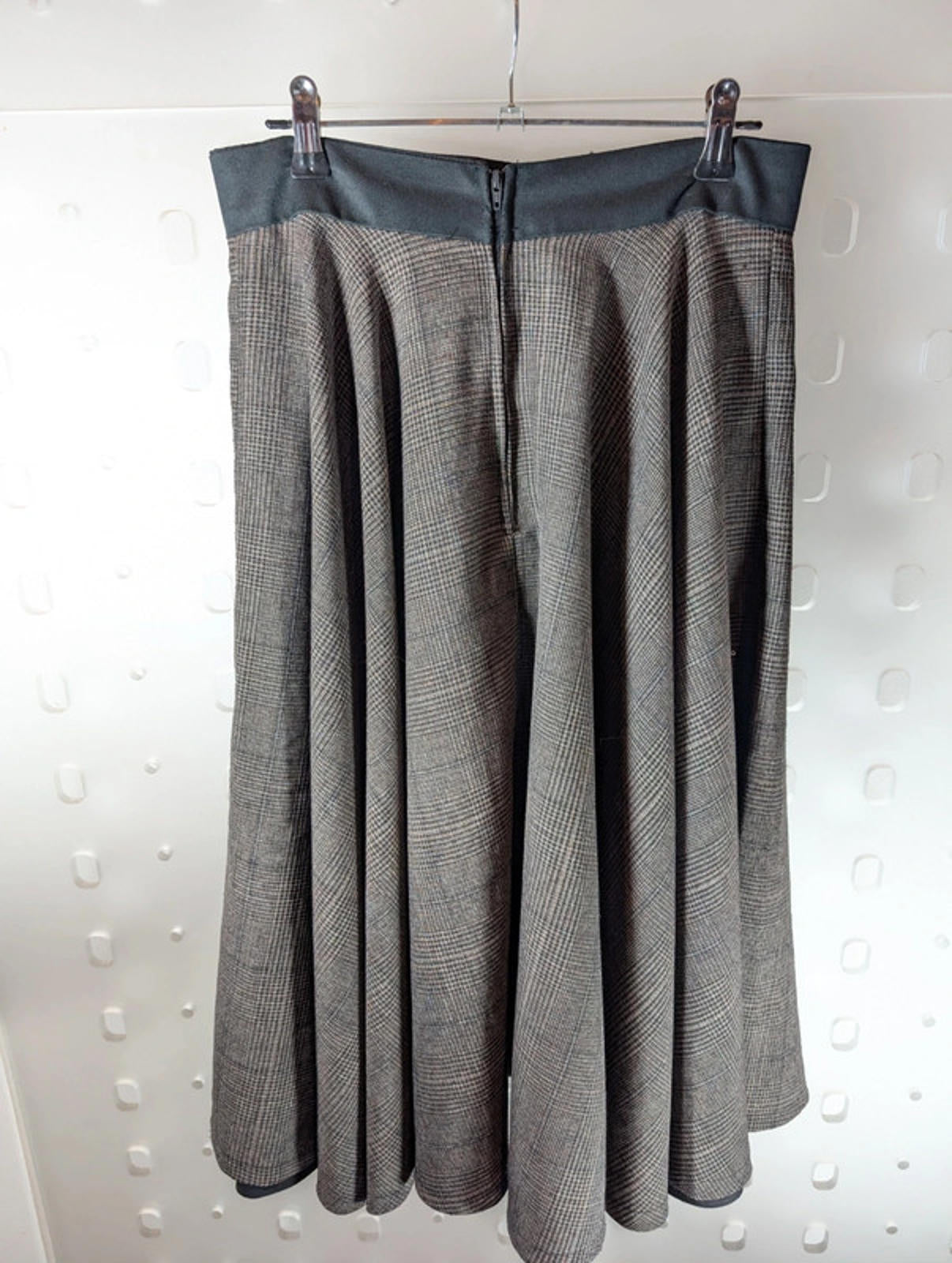 Handmade Full Circle Skirt – Waist 28"