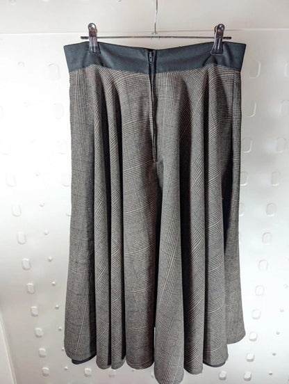 Handmade Full Circle Skirt – Waist 28"