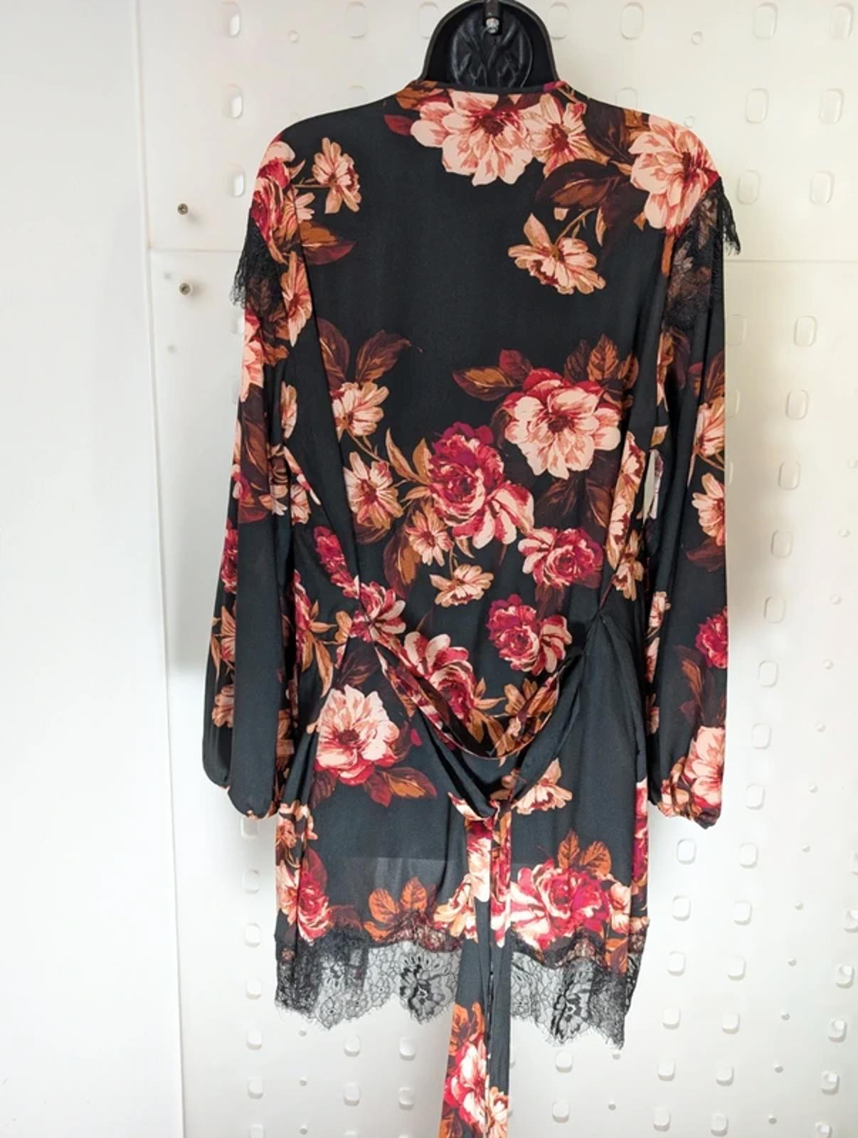 Midnight Bakery Rose Print Lace Trim Kimono Robe M/L Romantic