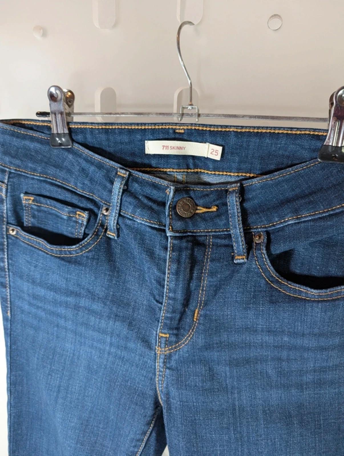Levi’s 711 Skinny Jeans Indigo Blue Size 25 Mid Rise Stretch Denim