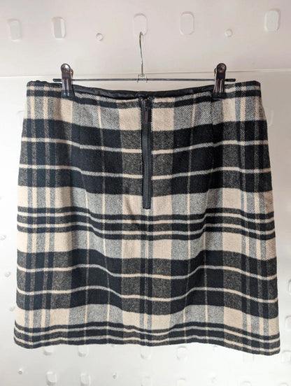 M&S Black & Cream Plaid Wool Mini Skirt – UK 8 (Low Rise)