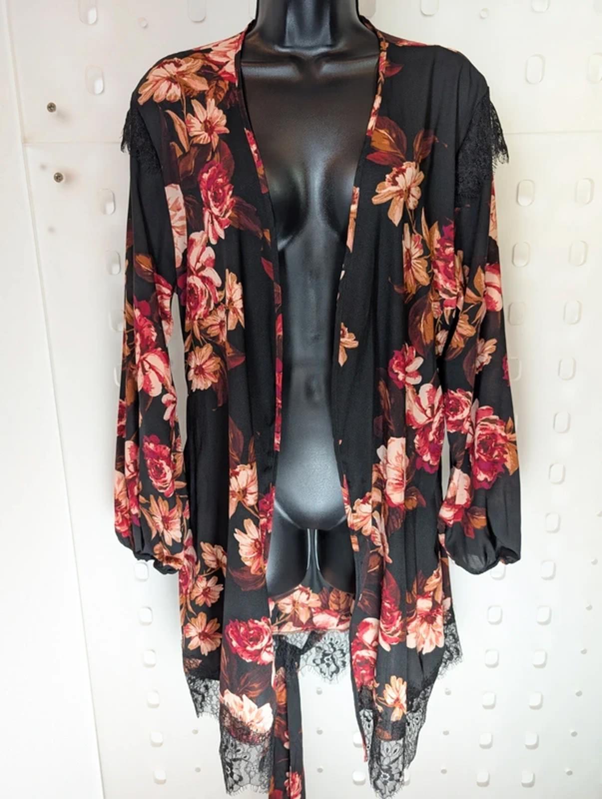 Midnight Bakery Rose Print Lace Trim Kimono Robe M/L Romantic