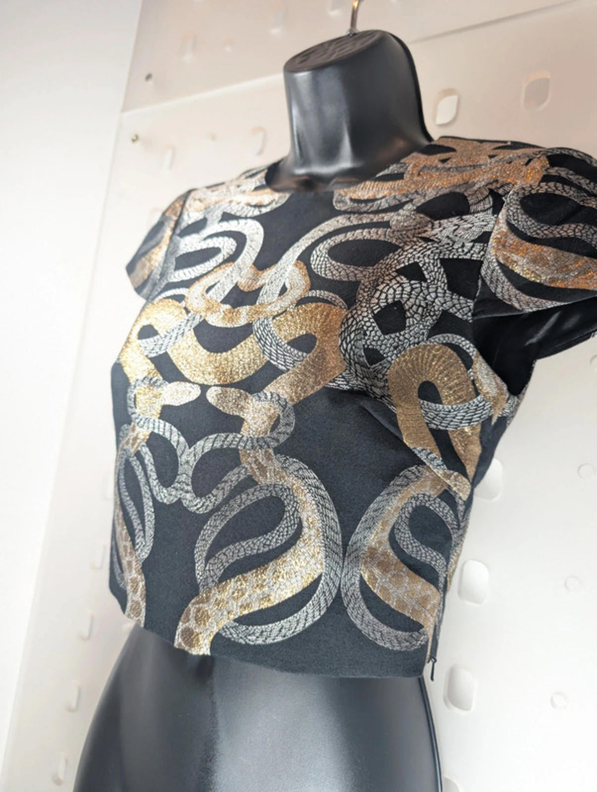 Ted Baker Snake Print Jacquard Crop Top – Size 0 (Best for UK 4–6)