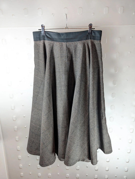 Handmade Full Circle Skirt – Waist 28"