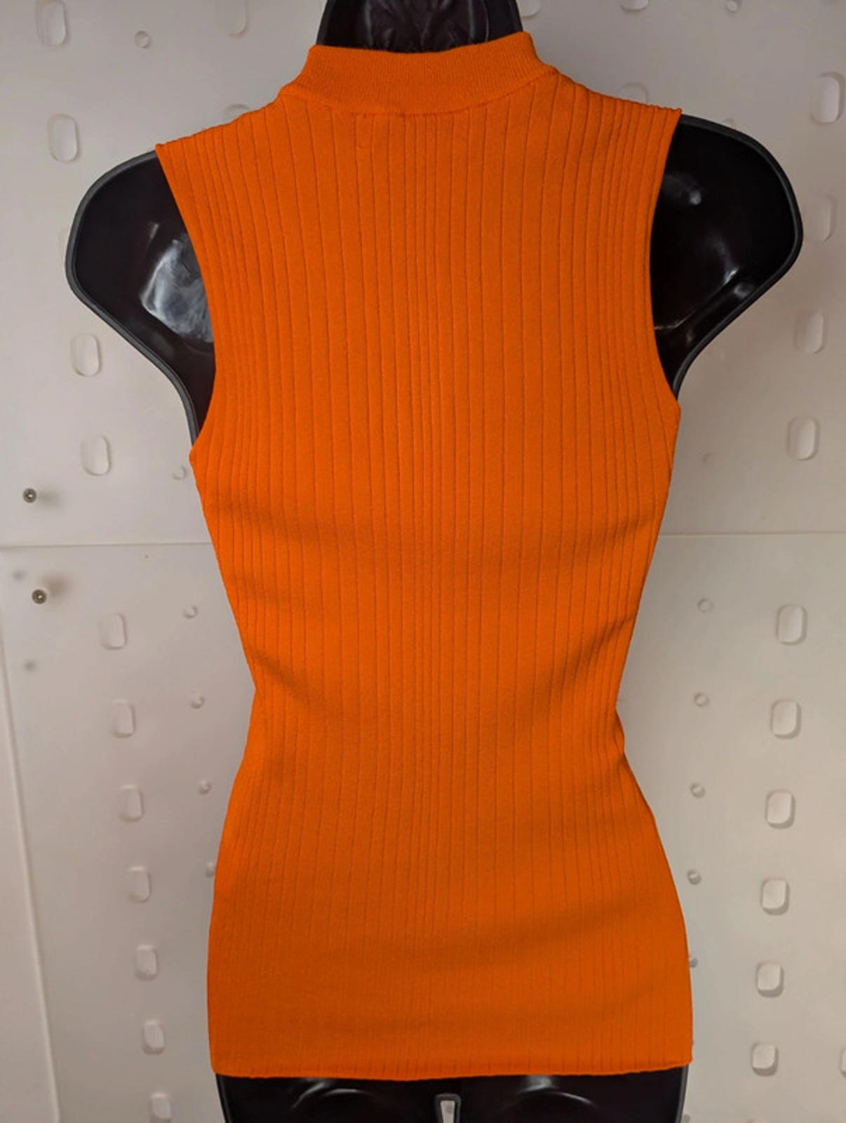 Essential Antwerp ribbed sleeveless pullover – size M