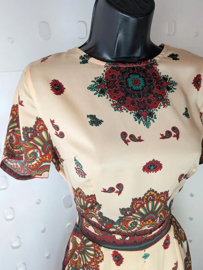 Diffuse Printed Playsuit UK 8 | Red & Green Print | Fitted Summer Jumpsuit