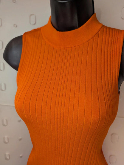 Essential Antwerp ribbed sleeveless pullover – size M