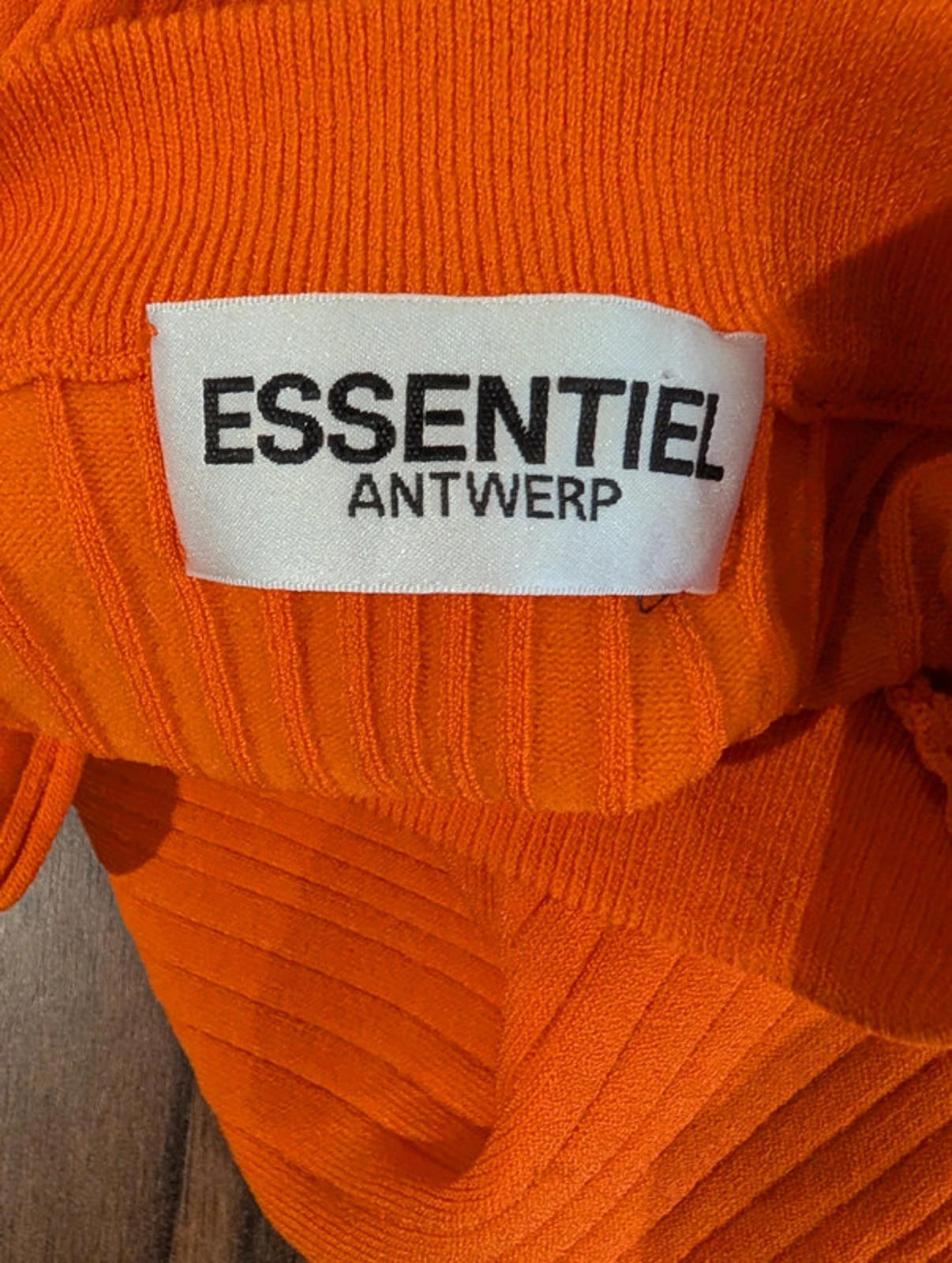 Essential Antwerp ribbed sleeveless pullover – size M