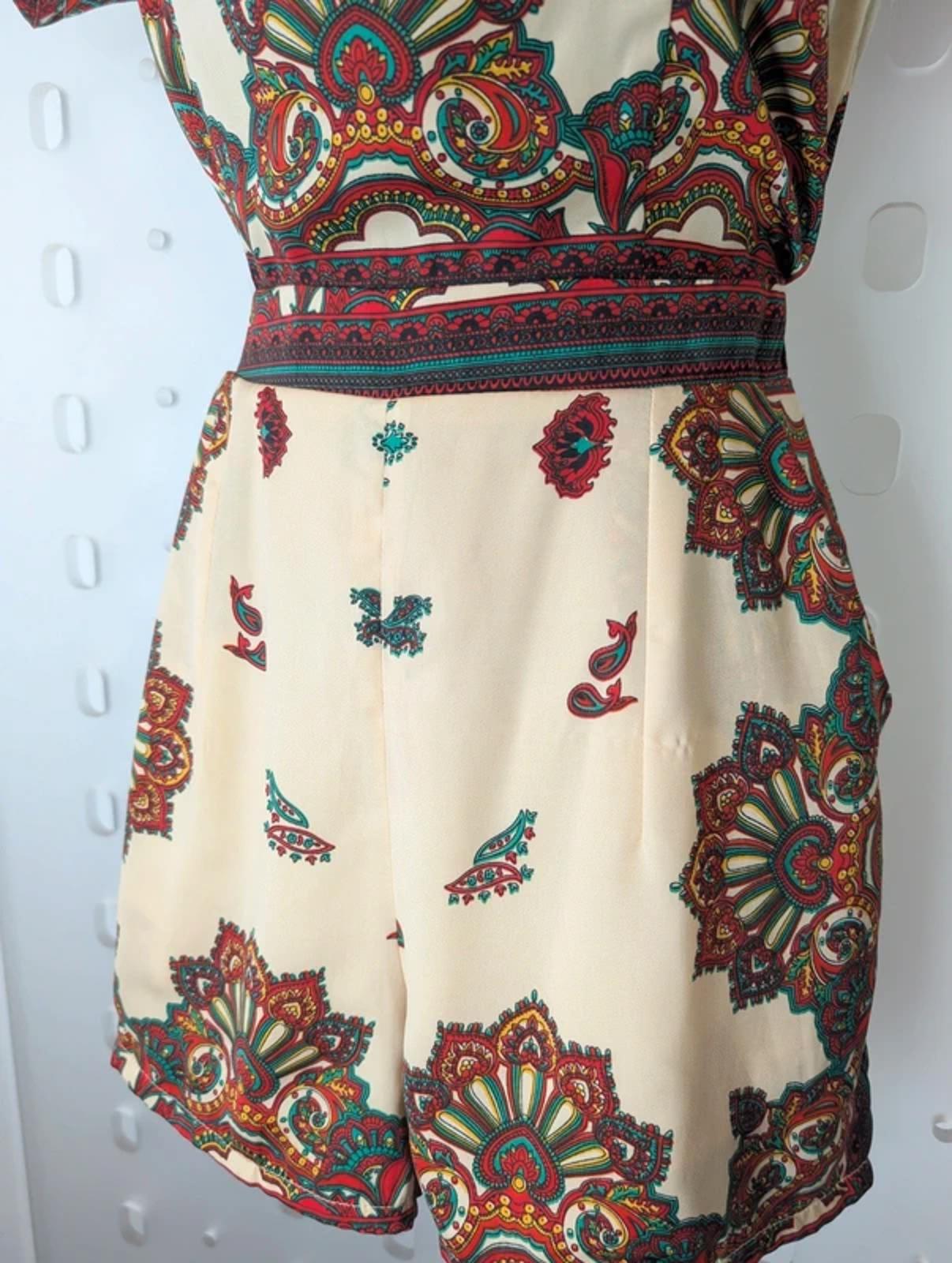 Diffuse Printed Playsuit UK 8 | Red & Green Print | Fitted Summer Jumpsuit