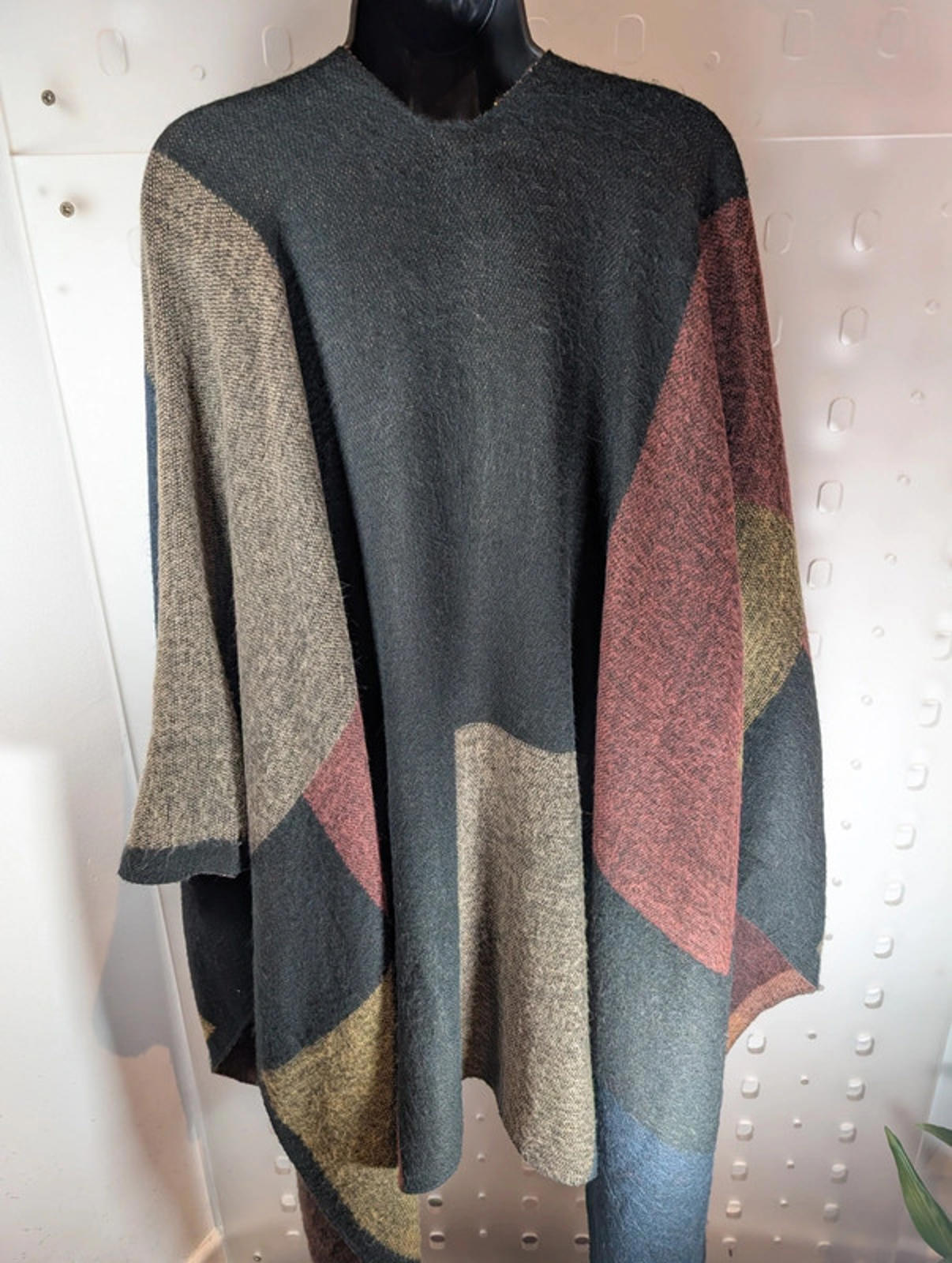 Max Studio colour-block knit cape / poncho – one size