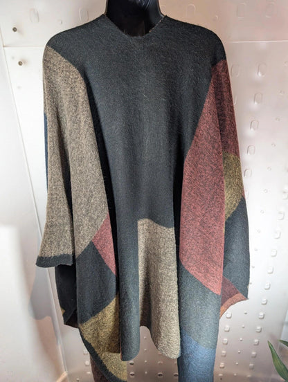 Max Studio colour-block knit cape / poncho – one size