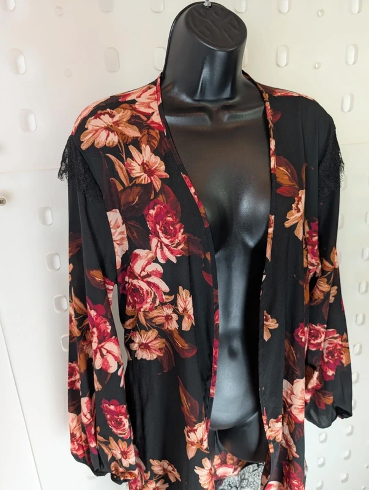 Midnight Bakery Rose Print Lace Trim Kimono Robe M/L Romantic