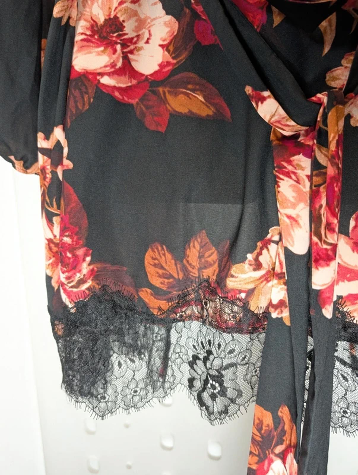 Midnight Bakery Rose Print Lace Trim Kimono Robe M/L Romantic