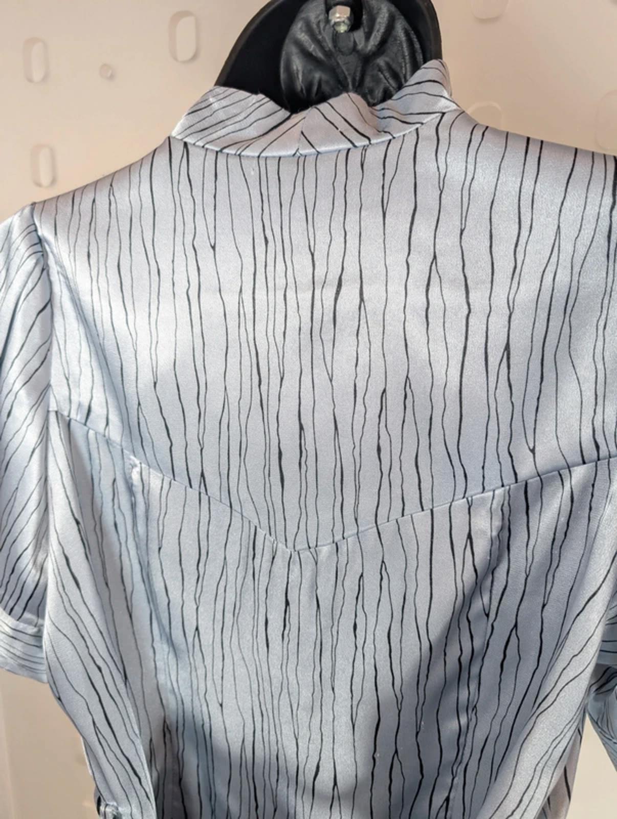BCBG Max Azria Tie Waist Blouse Soft V Neck Button Front UK6