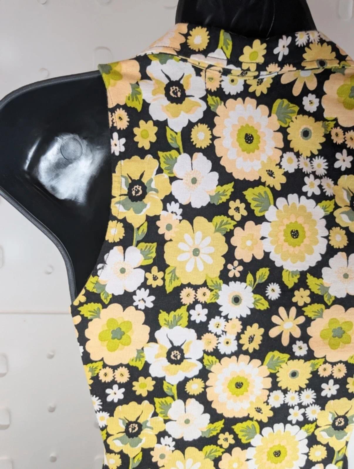 Motel Daisy Print Crop Top Black Yellow XS