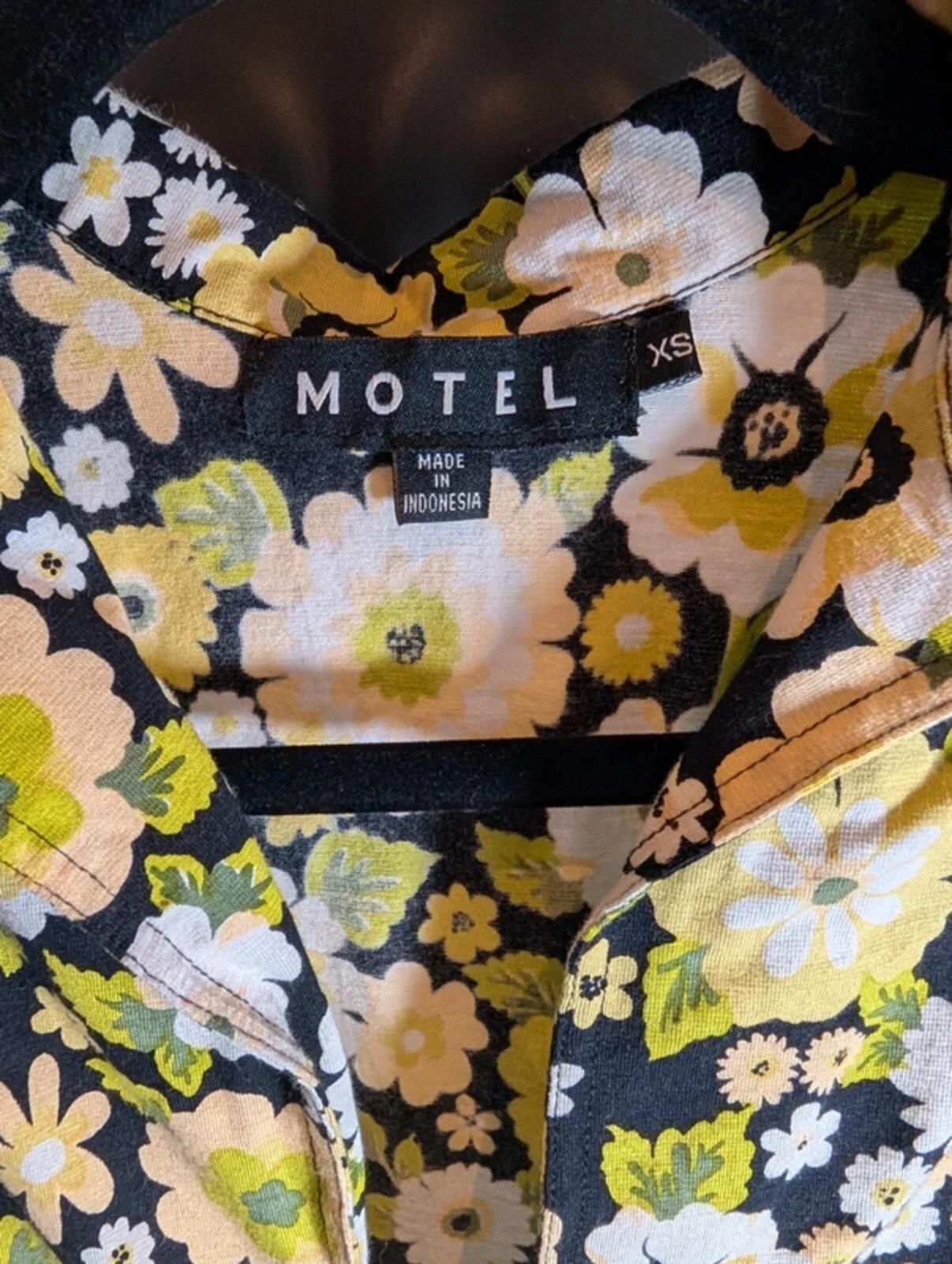 Motel Daisy Print Crop Top Black Yellow XS