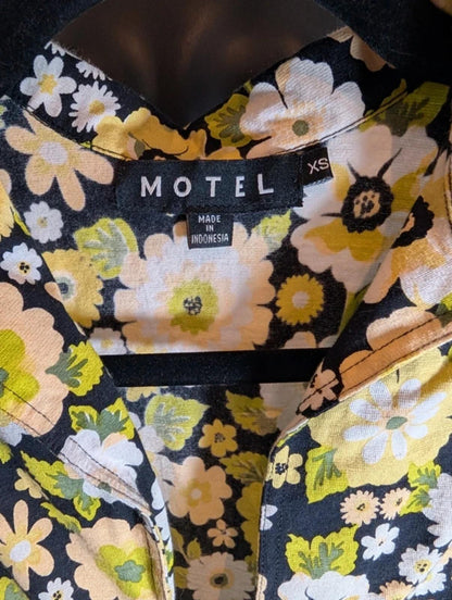 Motel Daisy Print Crop Top Black Yellow XS