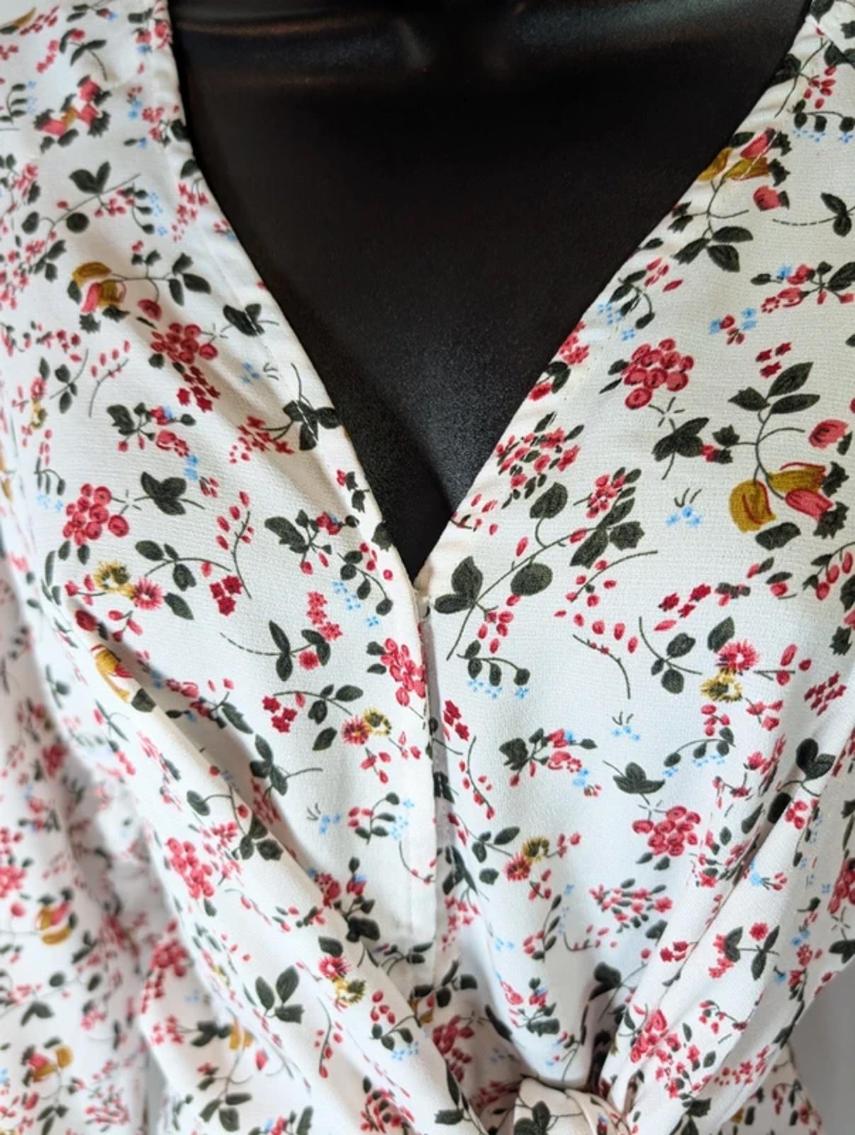 Umgee USA Floral Wrap Effect Dress Size L Cream Tie Front V Neck Occasion