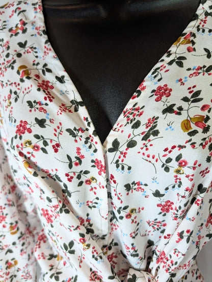 Umgee USA Floral Wrap Effect Dress Size L Cream Tie Front V Neck Occasion