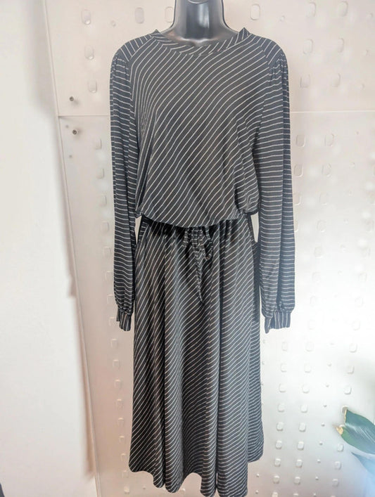 Nooki London ‘Charlie’ Dress – Size Large
RRP £95