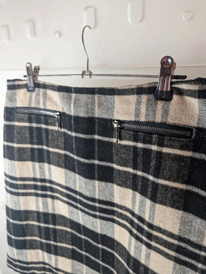 M&S Black & Cream Plaid Wool Mini Skirt – UK 8 (Low Rise)
