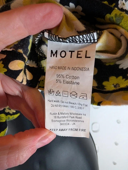 Motel Daisy Print Crop Top Black Yellow XS