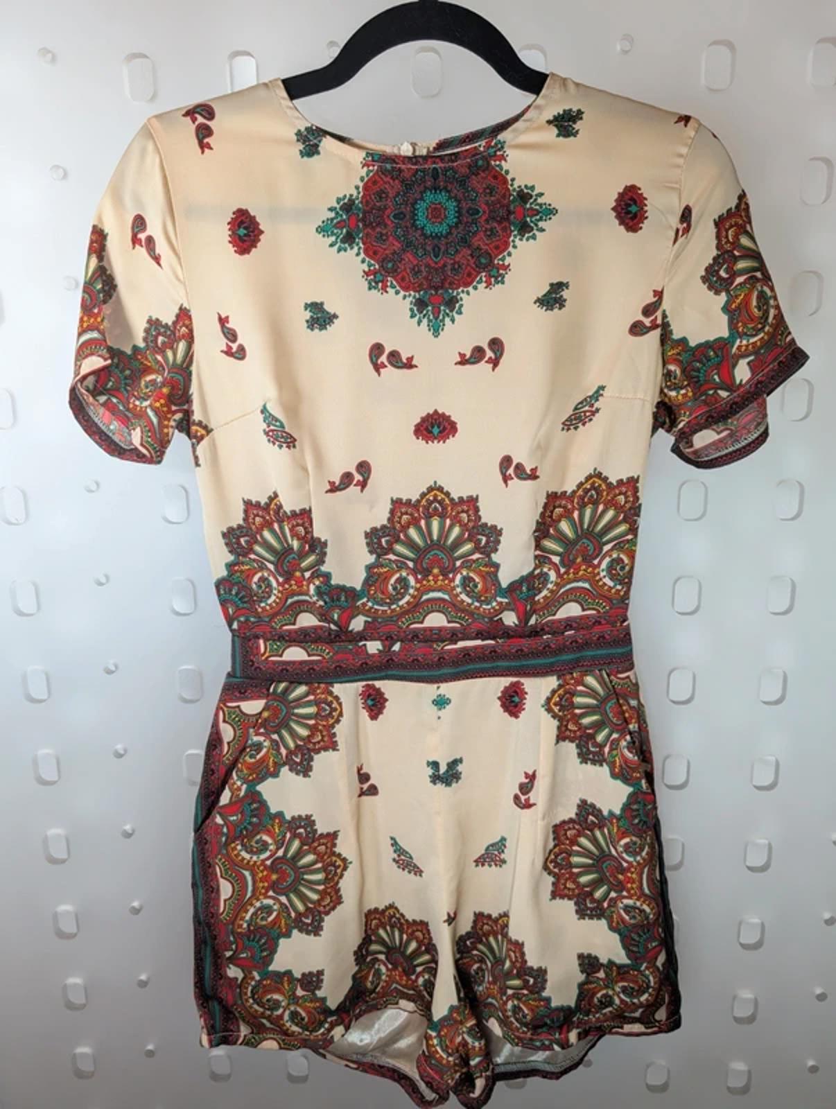 Diffuse Printed Playsuit UK 8 | Red & Green Print | Fitted Summer Jumpsuit