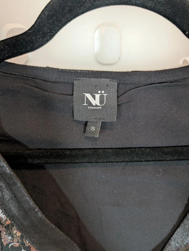 NU Denmark Dark Botanical Longline Top Size S