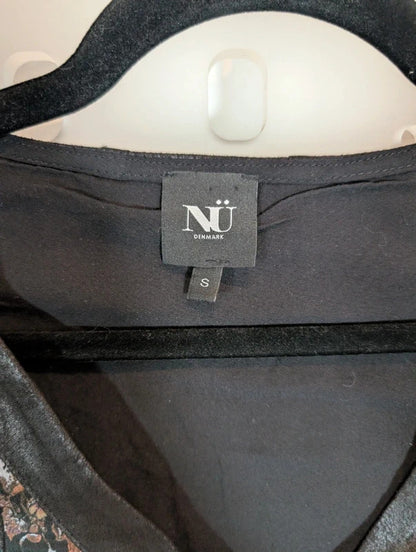 NU Denmark Dark Botanical Longline Top Size S